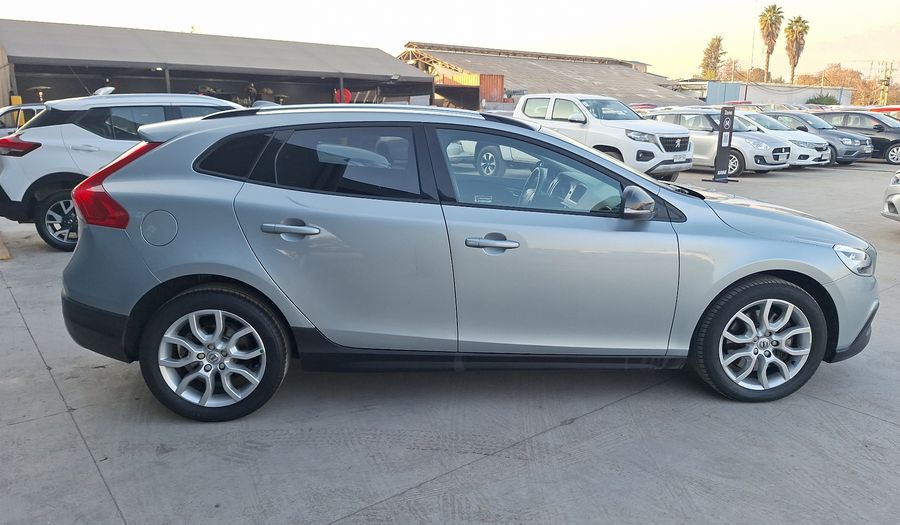 Volvo V40 2.0 D2 AUTO Hatchback 2018