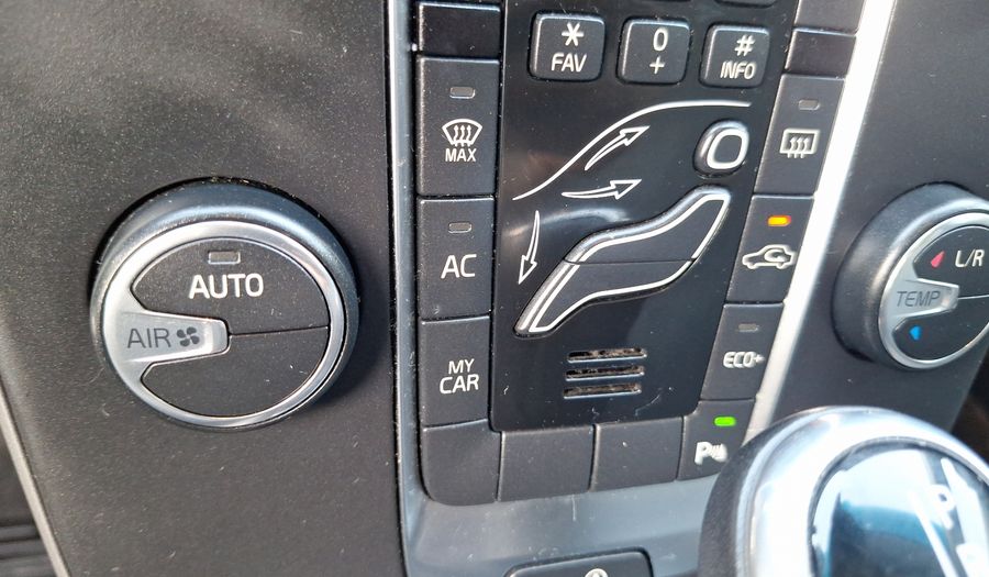 Volvo V40 2.0 D2 AUTO Hatchback 2018