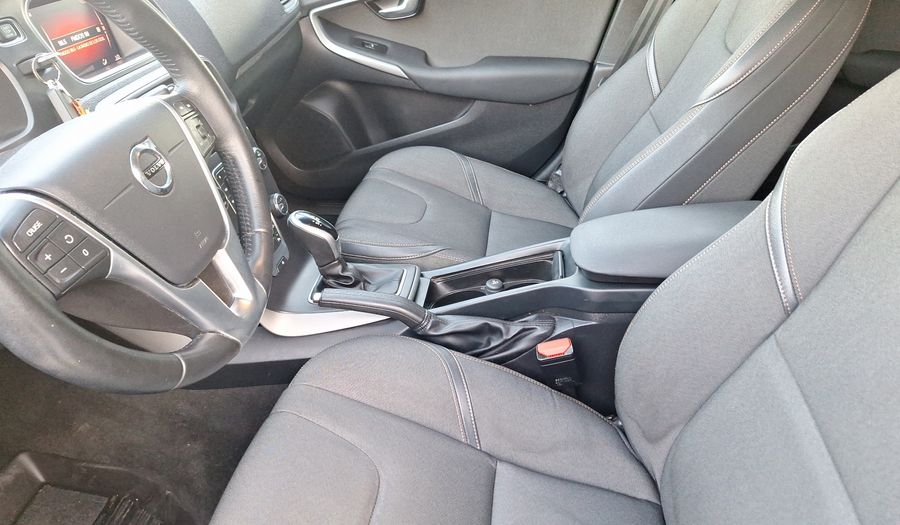 Volvo V40 2.0 D2 AUTO Hatchback 2018