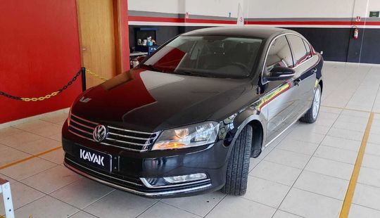 Volkswagen • Passat