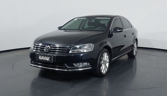 Volkswagen • Passat