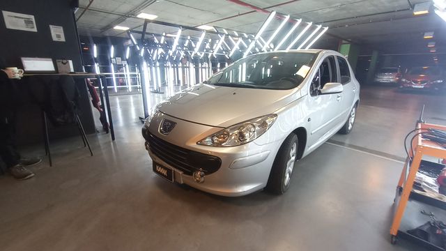 Peugeot • 307