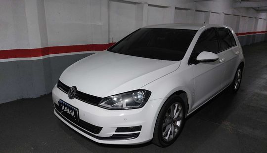 Volkswagen • Golf