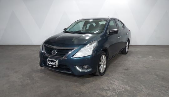 Nissan • Versa
