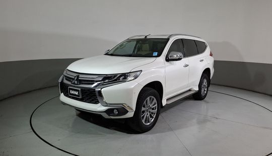 Mitsubishi • Montero