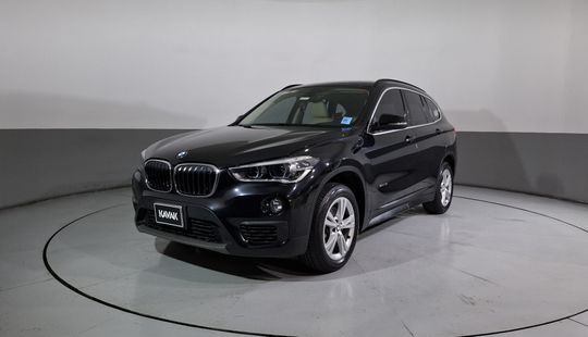 2017 • 87,158 km • Automático