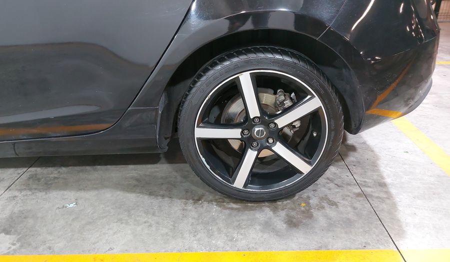 Volvo V40 2.0 SPORT AT T4 Hatchback 2018