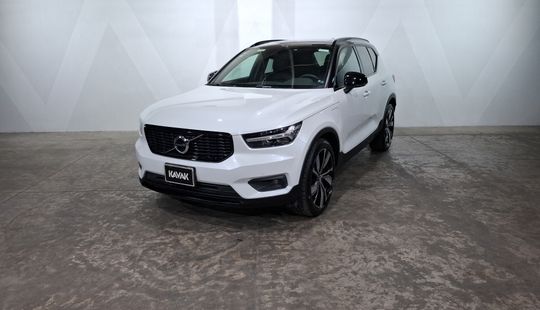 Volvo • XC40