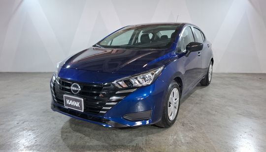 Nissan • Versa