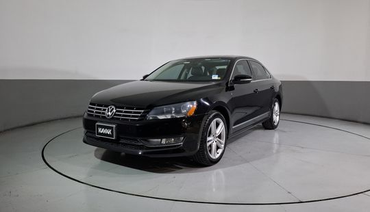 Volkswagen • Passat