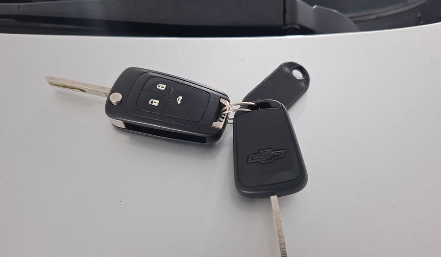 Chevrolet Onix 1.4 LTZ Hatchback 2013