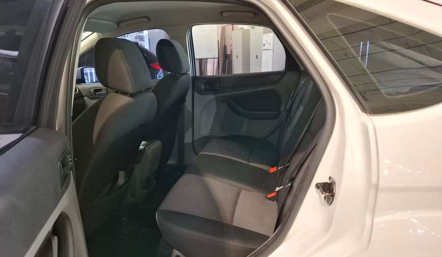 Ford Focus Ii 2.0 TREND MT Hatchback 2011