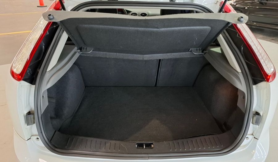 Ford Focus Ii 2.0 TREND MT Hatchback 2011