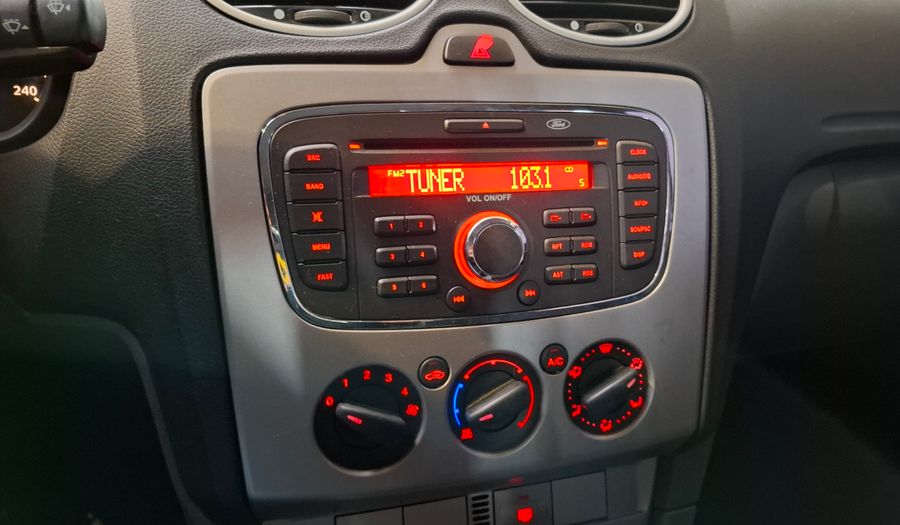 Ford Focus Ii 2.0 TREND MT Hatchback 2011