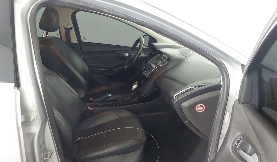 Ford Focus TITANIUM Hatchback 2016
