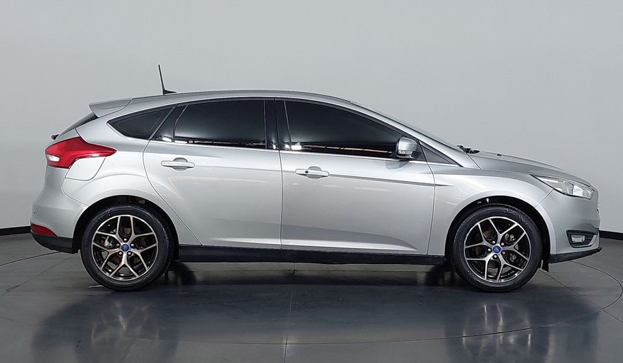 Ford Focus TITANIUM Hatchback 2016