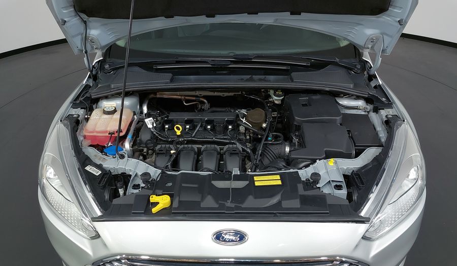 Ford Focus TITANIUM Hatchback 2016