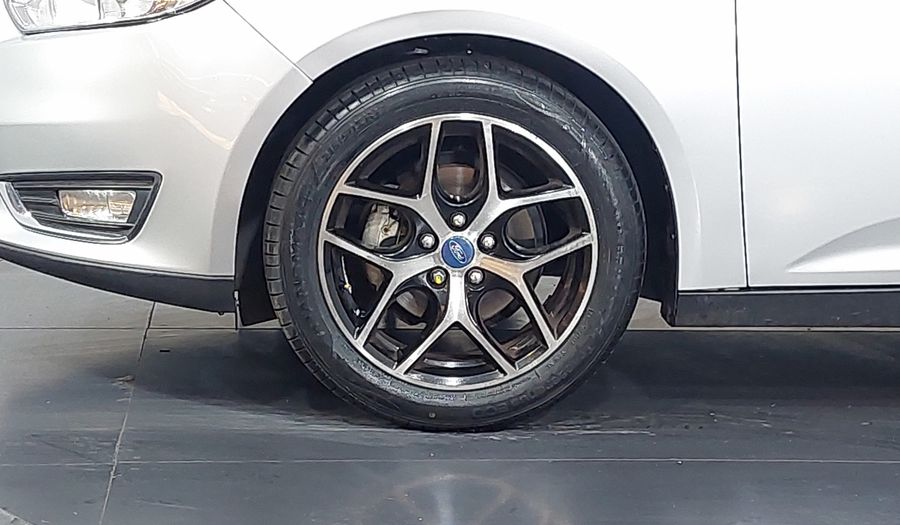 Ford Focus TITANIUM Hatchback 2016