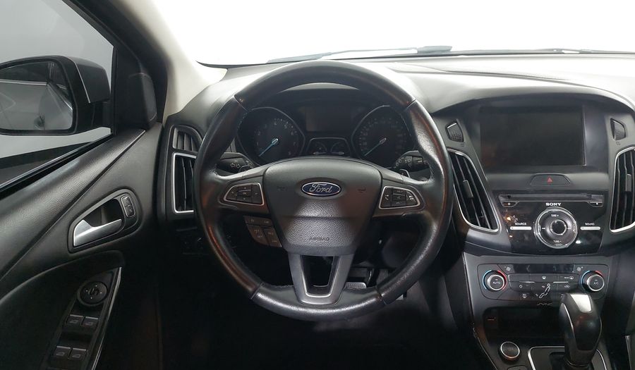 Ford Focus TITANIUM Hatchback 2016