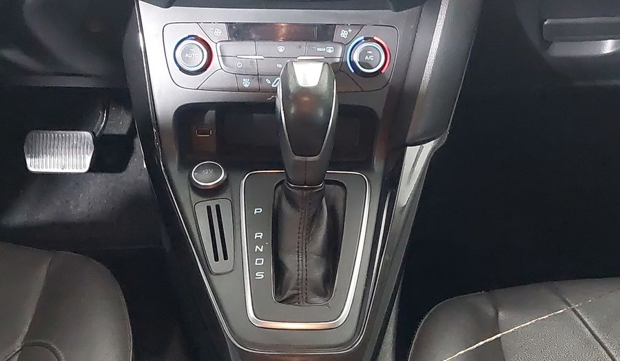 Ford Focus TITANIUM Hatchback 2016