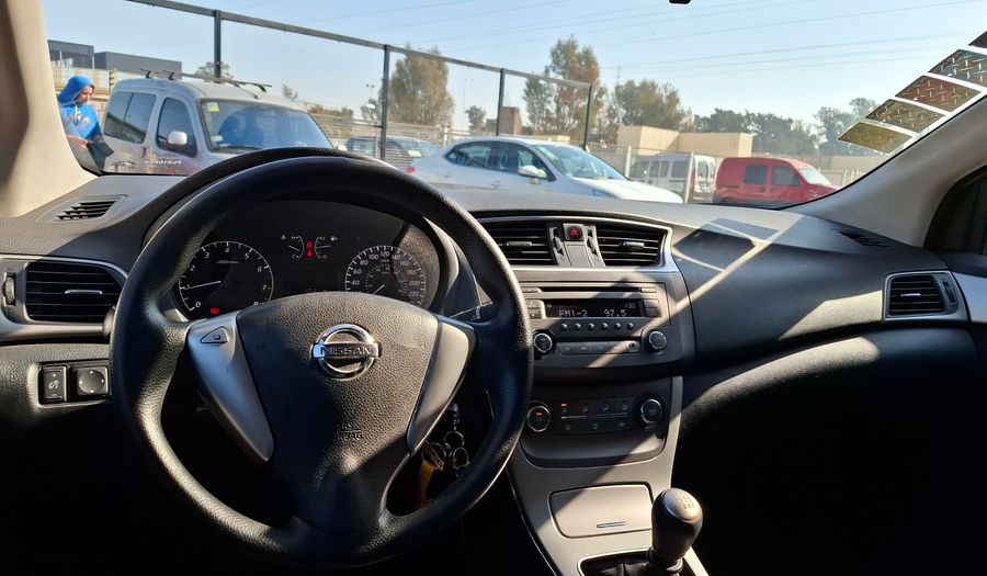 Nissan Sentra 1.8 SENSE Sedan 2015