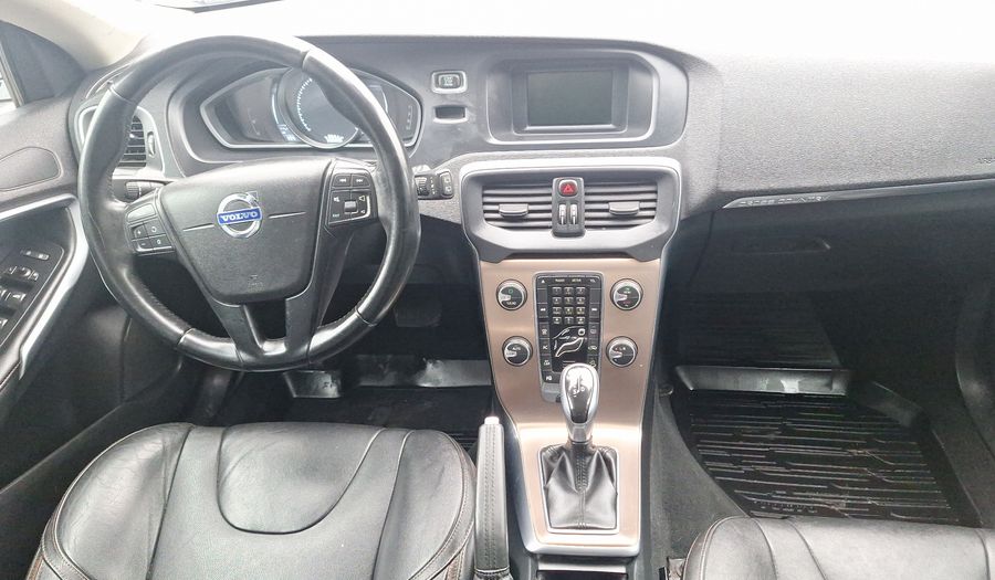 Volvo V40 2.0 T4 AUTO LIMITED CROSS COUNTRY 4WD Hatchback 2015