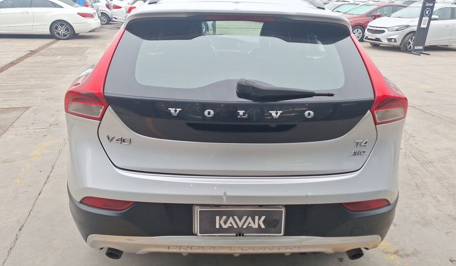 Volvo V40 2.0 T4 AUTO LIMITED CROSS COUNTRY 4WD Hatchback 2015