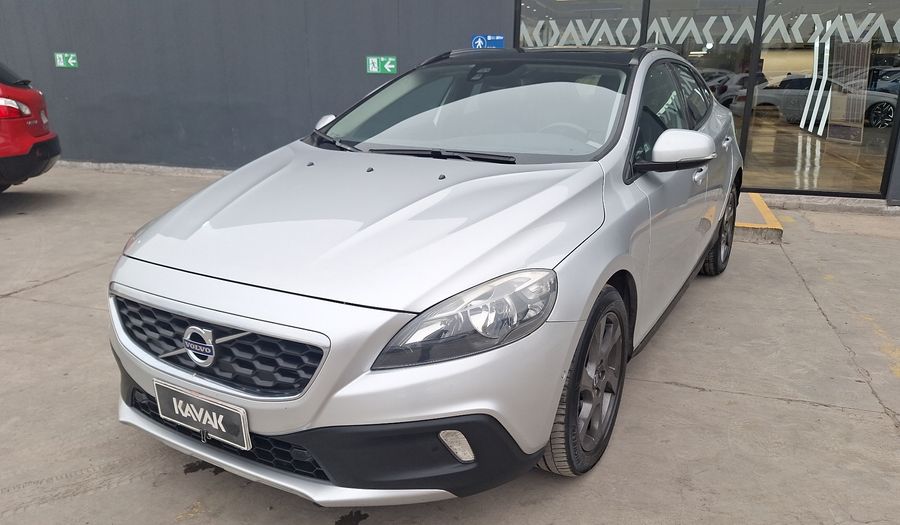 Volvo V40 2.0 T4 AUTO LIMITED CROSS COUNTRY 4WD Hatchback 2015