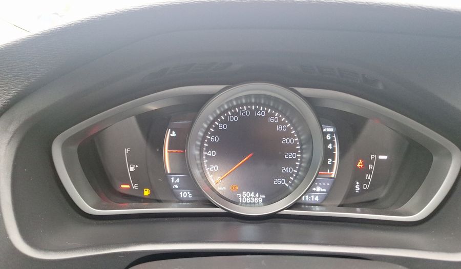 Volvo V40 2.0 T4 AUTO LIMITED CROSS COUNTRY 4WD Hatchback 2015