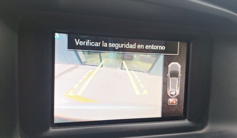 Volvo V40 2.0 T4 AUTO LIMITED CROSS COUNTRY 4WD Hatchback 2015