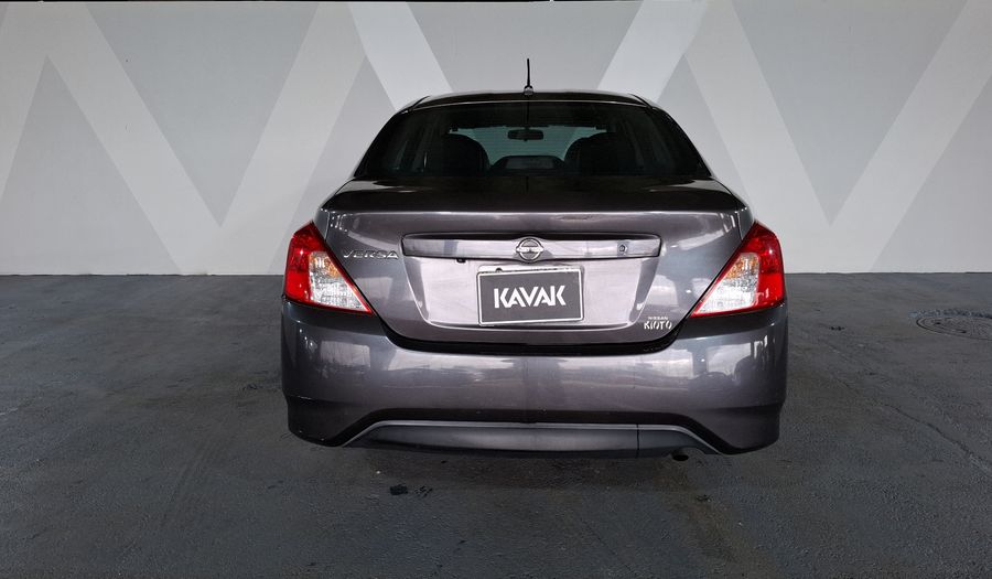 Nissan Versa 1.6 EXCLUSIVE TA AC Sedan 2016