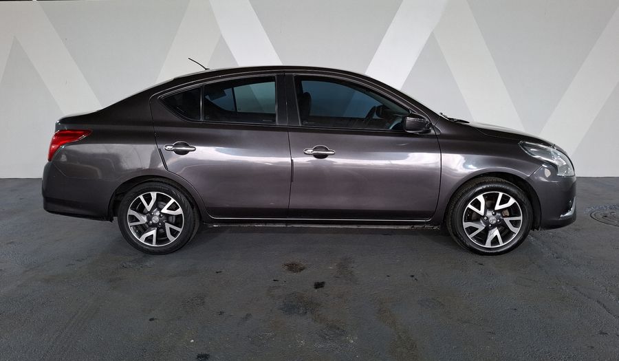 Nissan Versa 1.6 EXCLUSIVE TA AC Sedan 2016