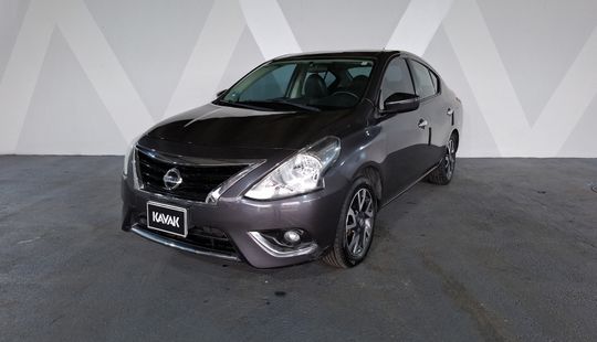 Nissan • Versa