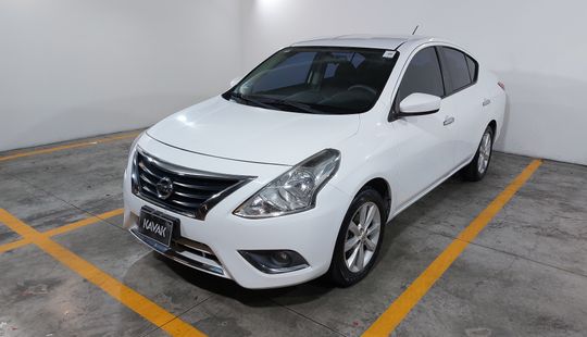 Nissan • Versa