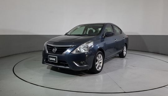 Nissan • Versa