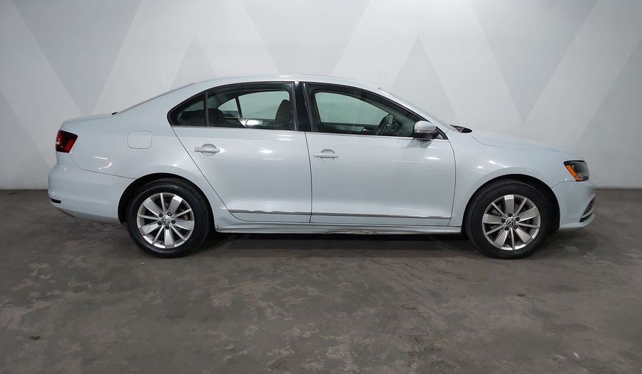 Volkswagen Jetta 2.5 COMFORTLINE MT BOLSAS AIRE DEL. Sedan 2017