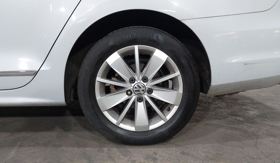 Volkswagen Jetta 2.5 COMFORTLINE MT BOLSAS AIRE DEL. Sedan 2017
