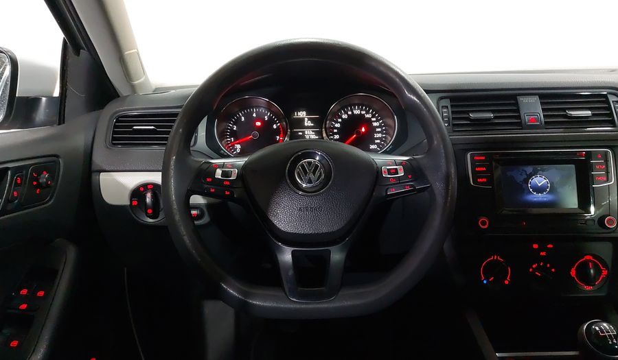 Volkswagen Jetta 2.5 COMFORTLINE MT BOLSAS AIRE DEL. Sedan 2017