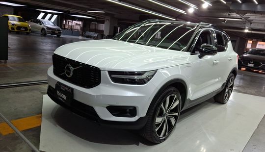 Volvo • XC40