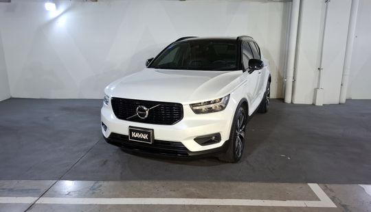 Volvo • XC40