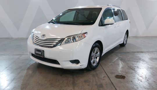 Toyota • Sienna