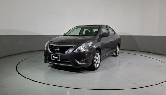 Nissan • Versa