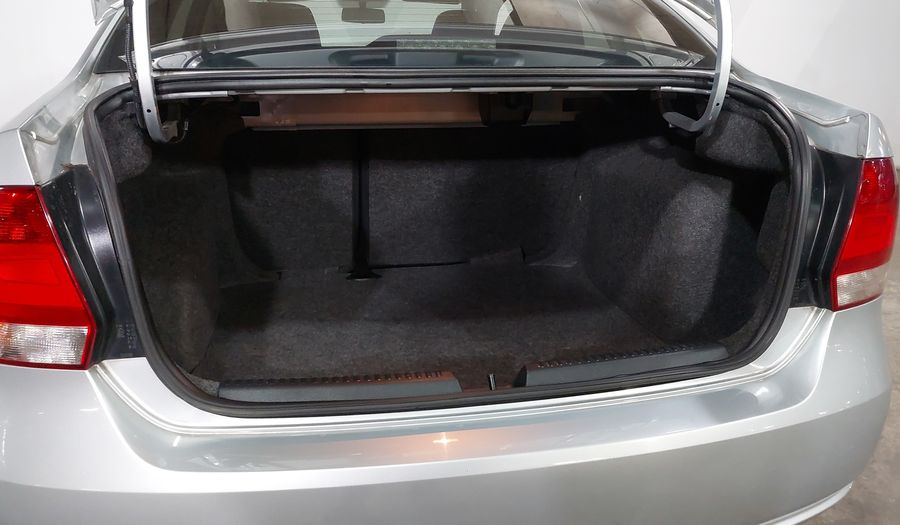 Volkswagen Vento 1.6 ACTIVE TIPTRONIC Sedan 2015