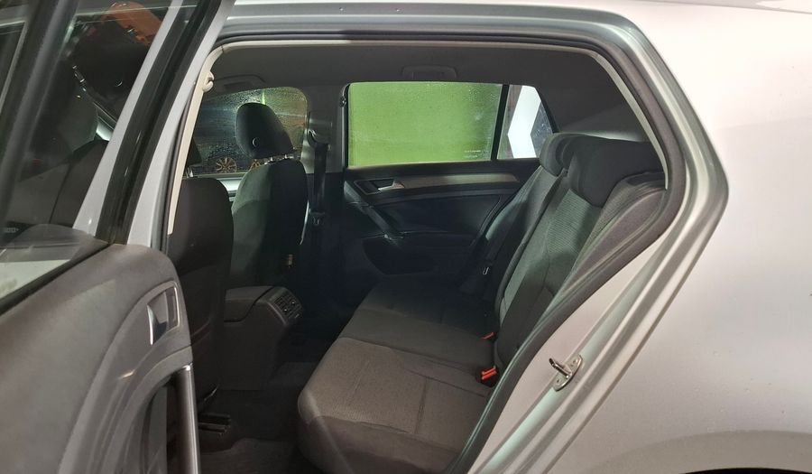 Volkswagen Golf 1.6 MPI TRENDLINE Hatchback 2015