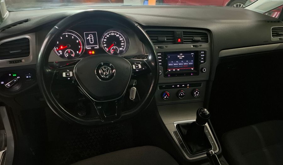 Volkswagen Golf 1.6 MPI TRENDLINE Hatchback 2015