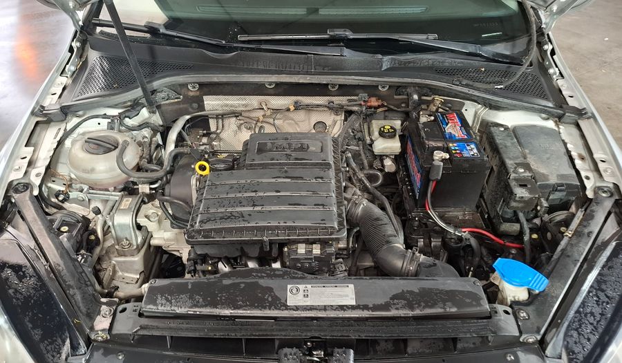 Volkswagen Golf 1.6 MPI TRENDLINE Hatchback 2015