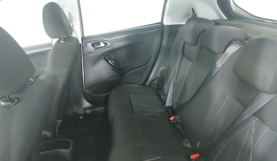 Peugeot 208 1.6 ALLURE MT Hatchback 2015