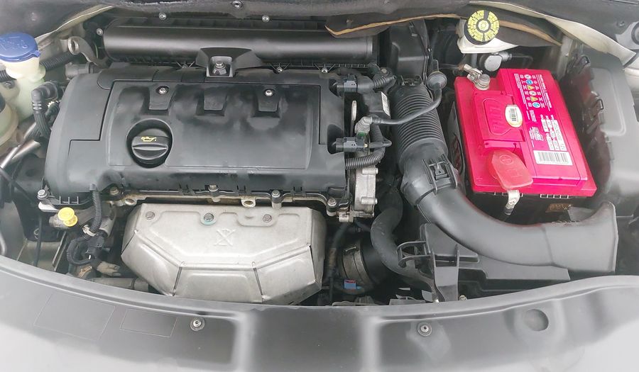 Peugeot 208 1.6 ALLURE MT Hatchback 2015