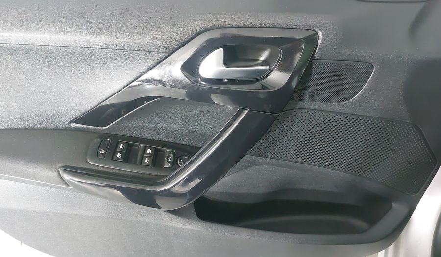 Peugeot 208 1.6 ALLURE MT Hatchback 2015