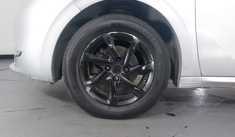 Peugeot 208 1.6 ALLURE MT Hatchback 2015